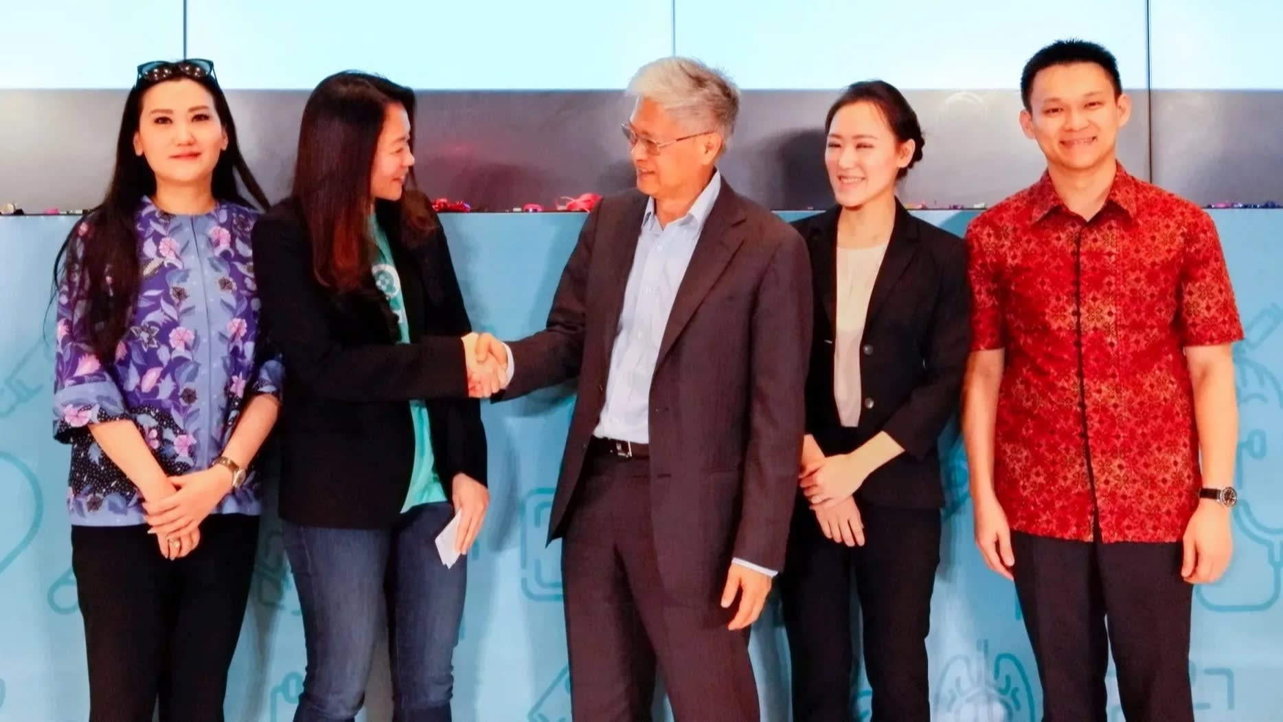 Gia toc 30 ty USD chuyen giao quyen luc anh 1