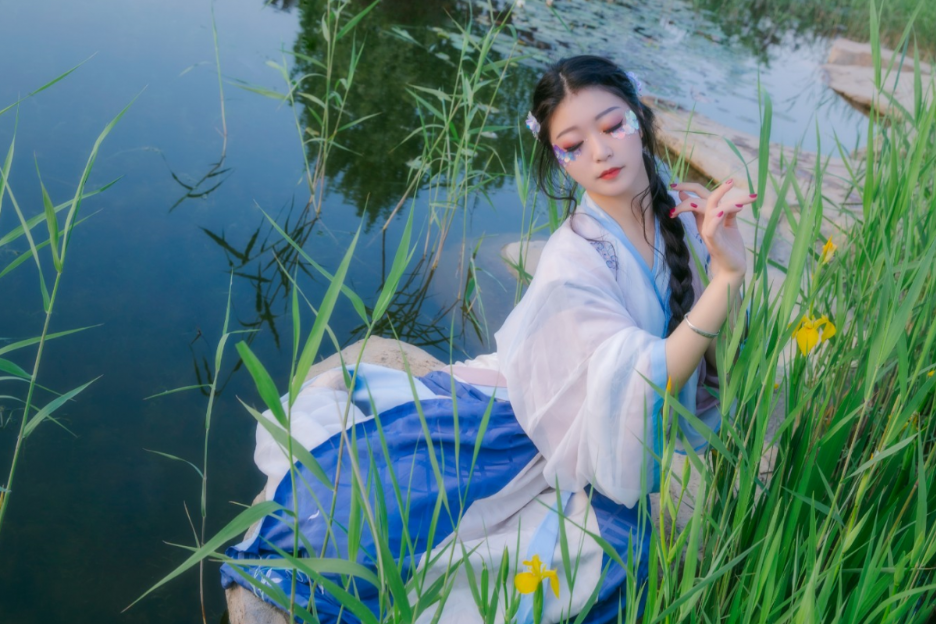 Nguoi tre TQ kiem hang chuc nghin USD/thang nho phong cach co trang hinh anh