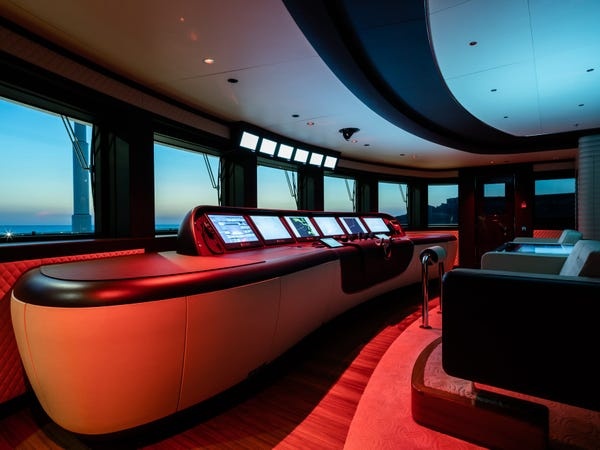 bat nat va tan cong tinh duc tren cac du thuyen hang sang anh 1