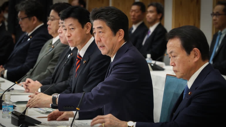 Shinzo Abe muon rut cac nganh quan trong ra khoi Trung Quoc anh 1