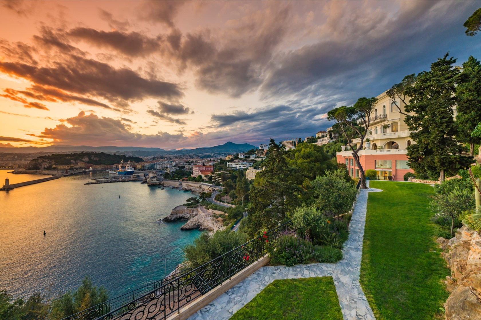 Biet thu 34 trieu USD cua 'diep vien 007' hinh anh