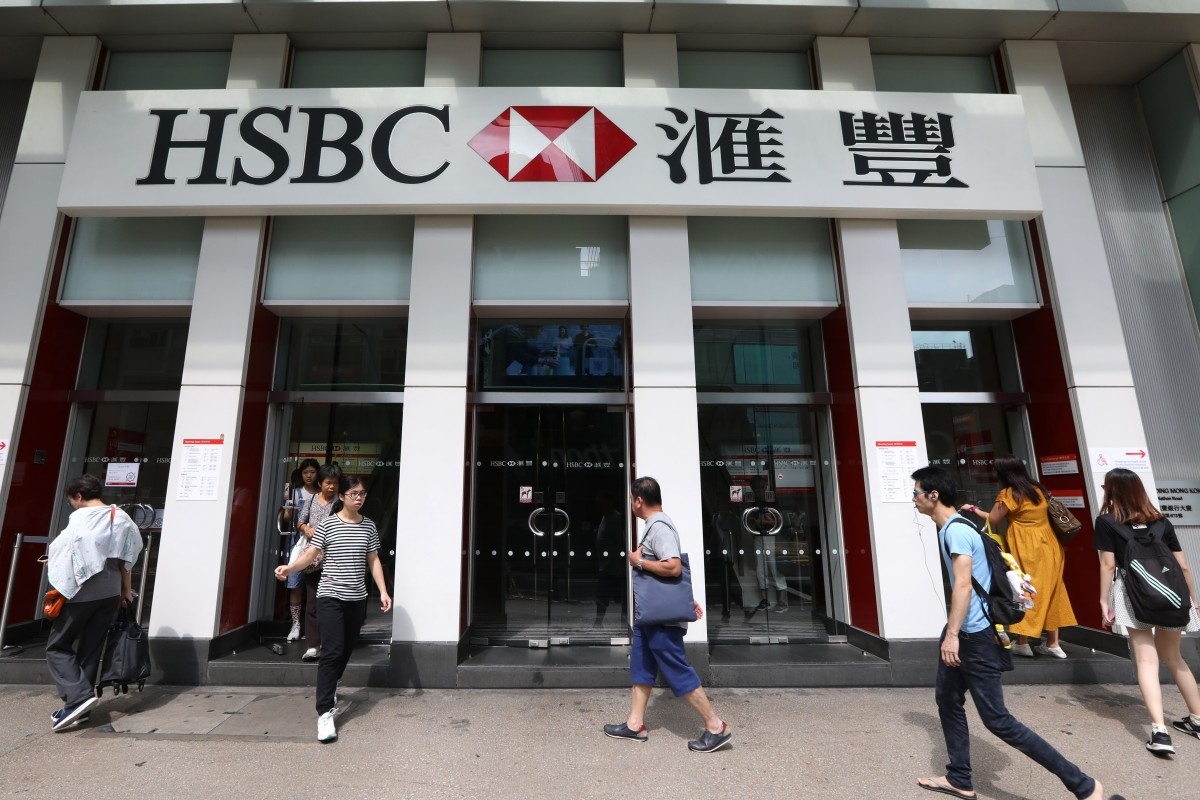 hsbc cat giam nhan su anh 1
