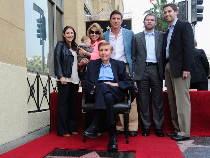 Cuoc chien gianh quyen thua ke trong gia toc ty phu Sumner Redstone hinh anh