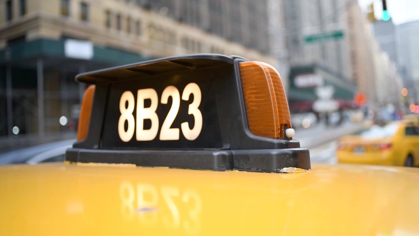 Tai xe My dieu dung vi giay phep hanh nghe trieu USD hinh anh