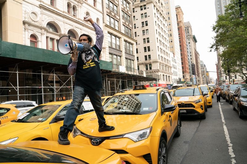 Tai xe taxi New York bieu tinh doi giam no hinh anh