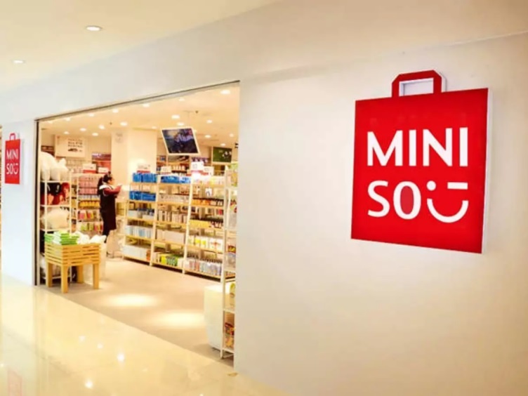 Ong chu Miniso thanh ty phu ban le hinh anh