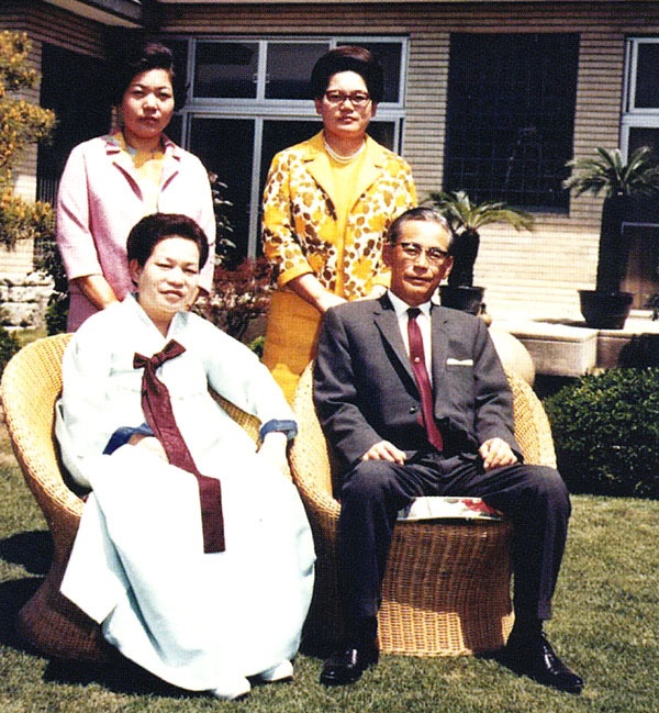 ba the he nha ho lee thua ke samsung anh 7