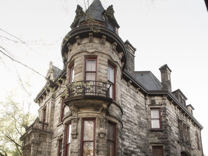 Bay 'ngoi nha ma am' tung co gia hon 1 trieu USD hinh anh