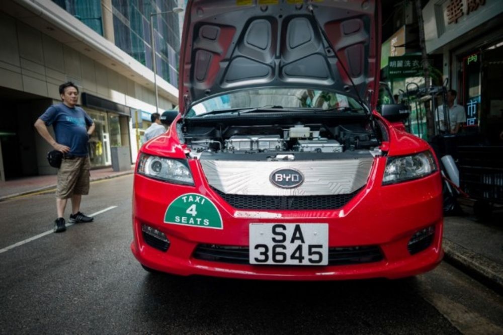 Oto Trung Quoc that the trong cuoc dua voi doi thu ngoai hinh anh