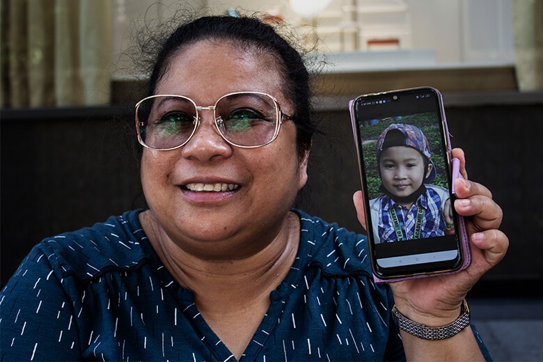 nhung dua tre bo me di xuat khau lao dong anh 3