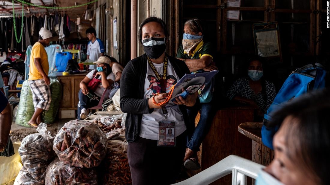 nhung dua tre bo me di xuat khau lao dong anh 5