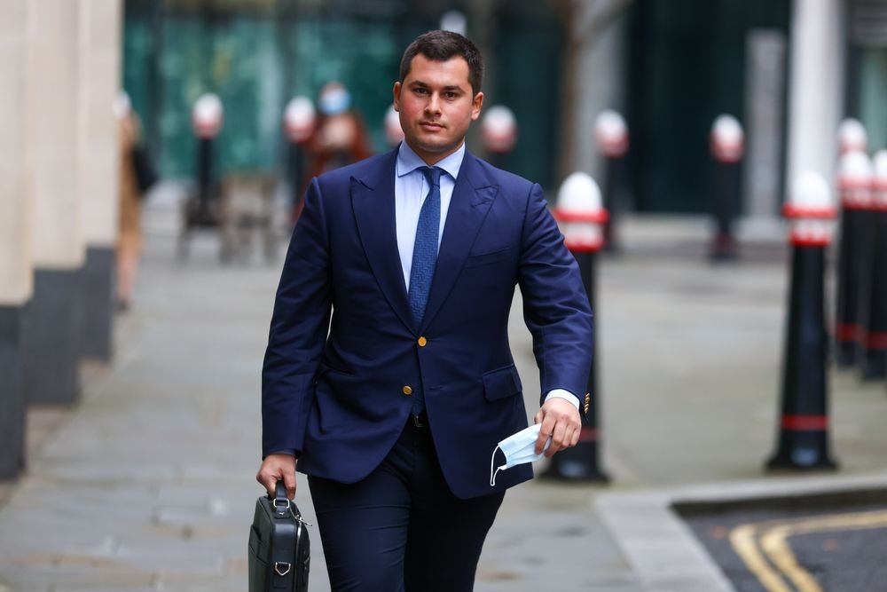 Ty phu Nga tuc gian vi con trai thua lo 50 trieu USD hinh anh