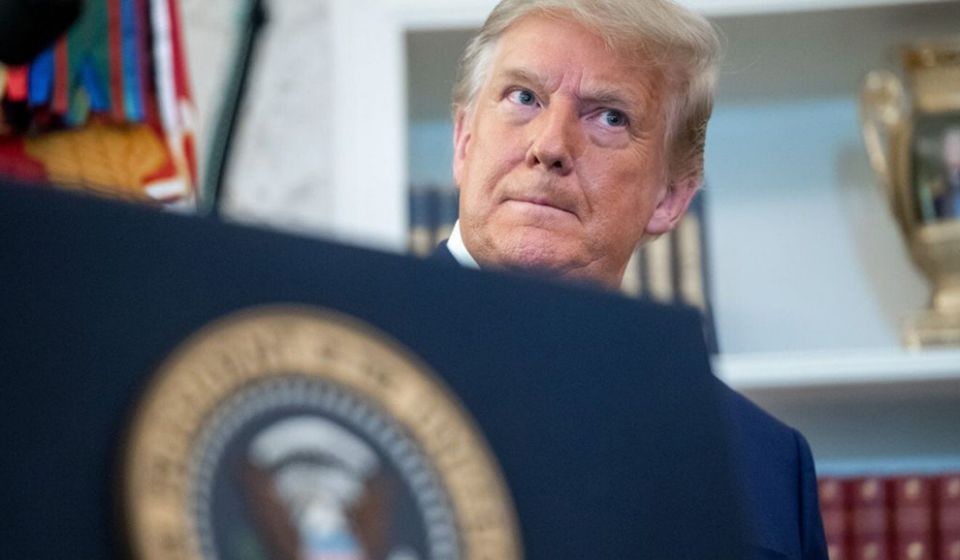 Twitter, Facebook khoa tai khoan cua ong Trump, gia co phieu lao doc hinh anh