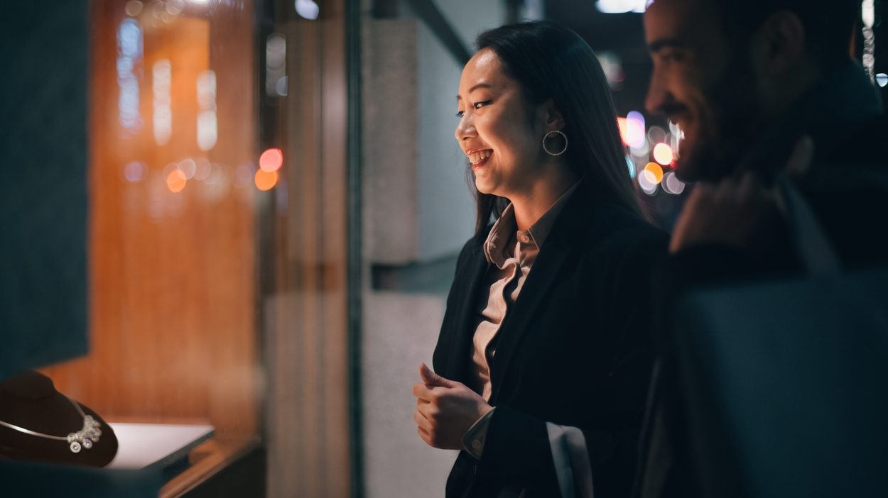 nha giau Trung Quoc mua hang xa xi trong nuoc anh 2