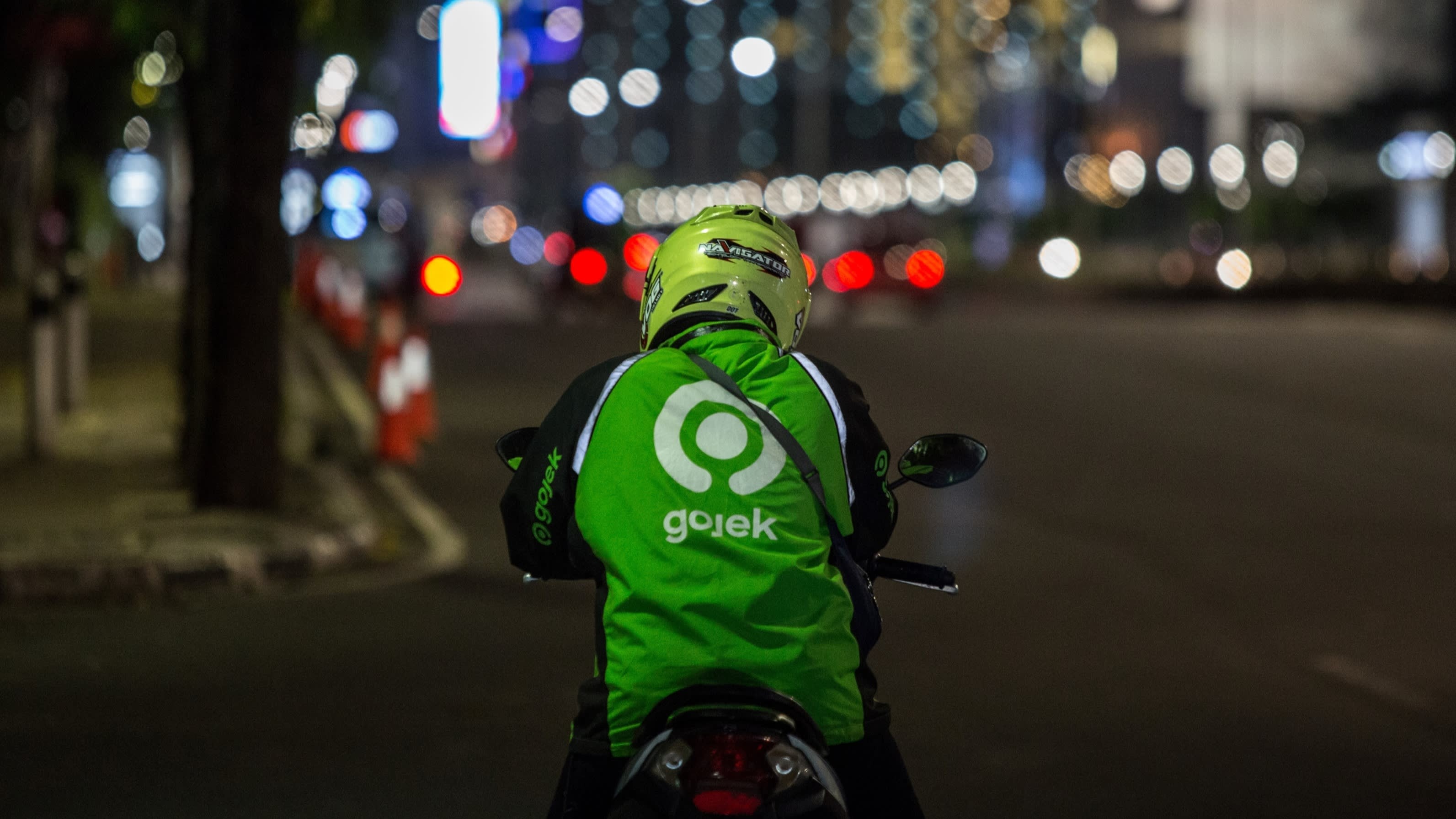 Tai xe Gojek: 'Lam nhieu nhung nhan luong it hon trong dich' hinh anh