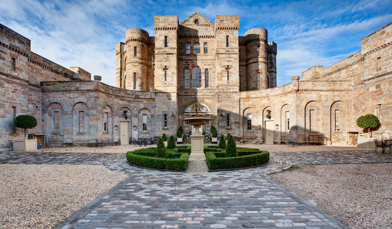 nha giau chau a mua lau dai chau au anh 1