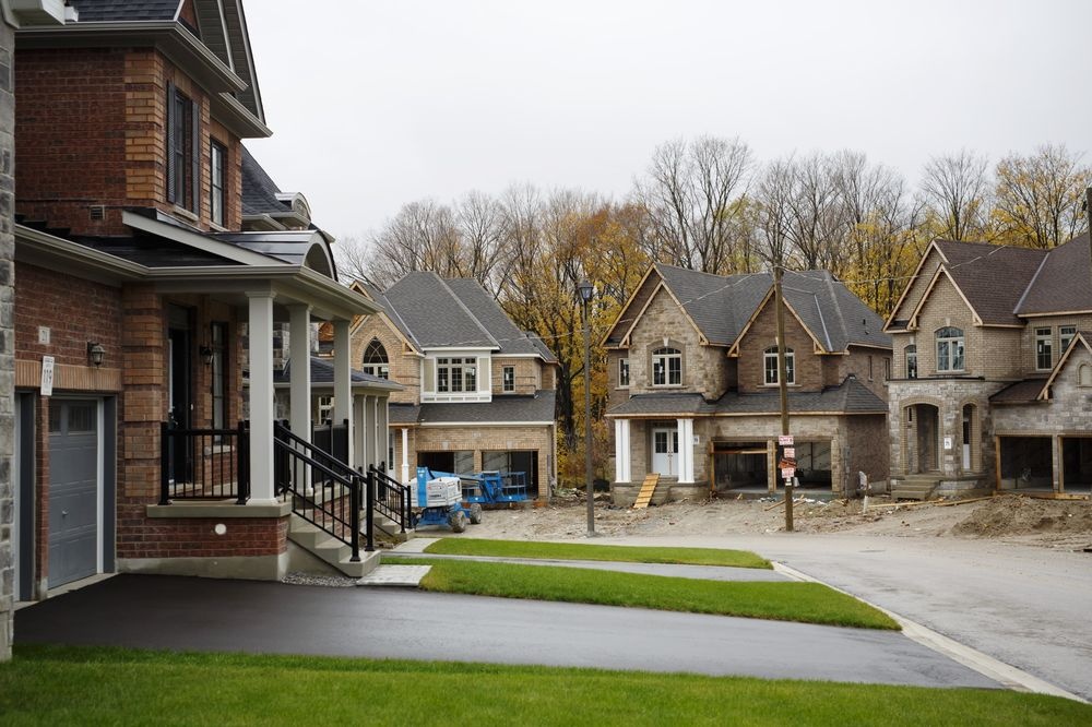 Gia nha tai Canada tang vot, thu nhap nguoi dan dung im hinh anh