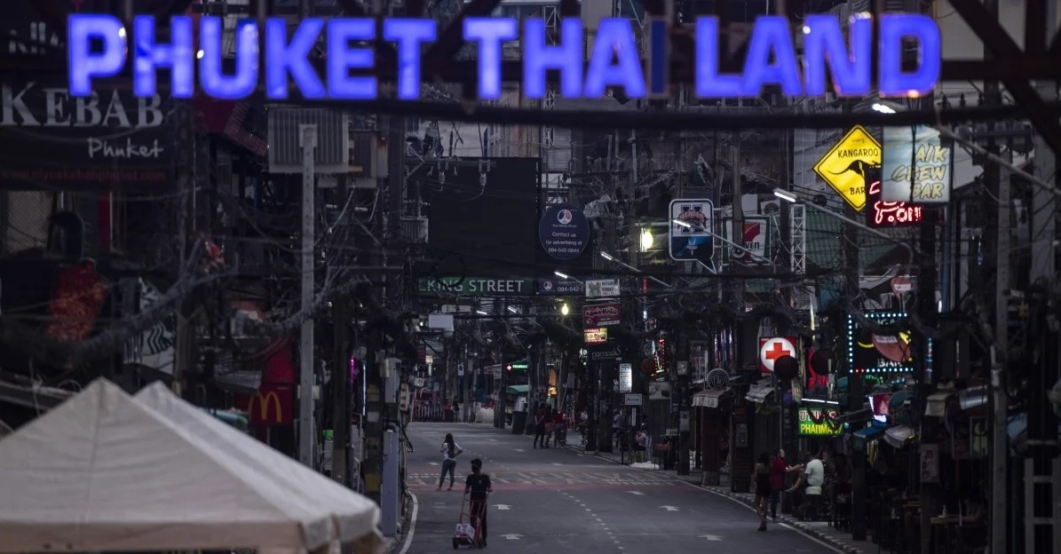 Dao Phuket: 'Khong the de mat them mot mua du lich nua' hinh anh