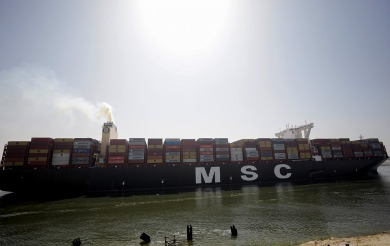 Kênh đào Suez lại tắc vì tàu chở dầu chết máy ảnh 1 Kenh dao Suez lai tac vi tau cho dau chet may anh 1