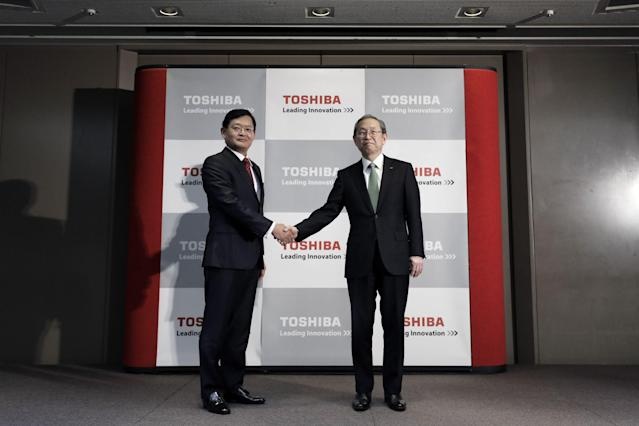 ceo toshiba tu chuc anh 1
