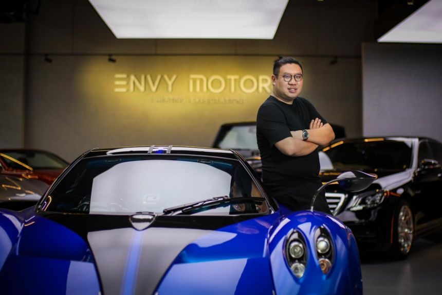 Lua dao 740 trieu USD, giao dich vien Singapore mua biet thu, sieu xe hinh anh