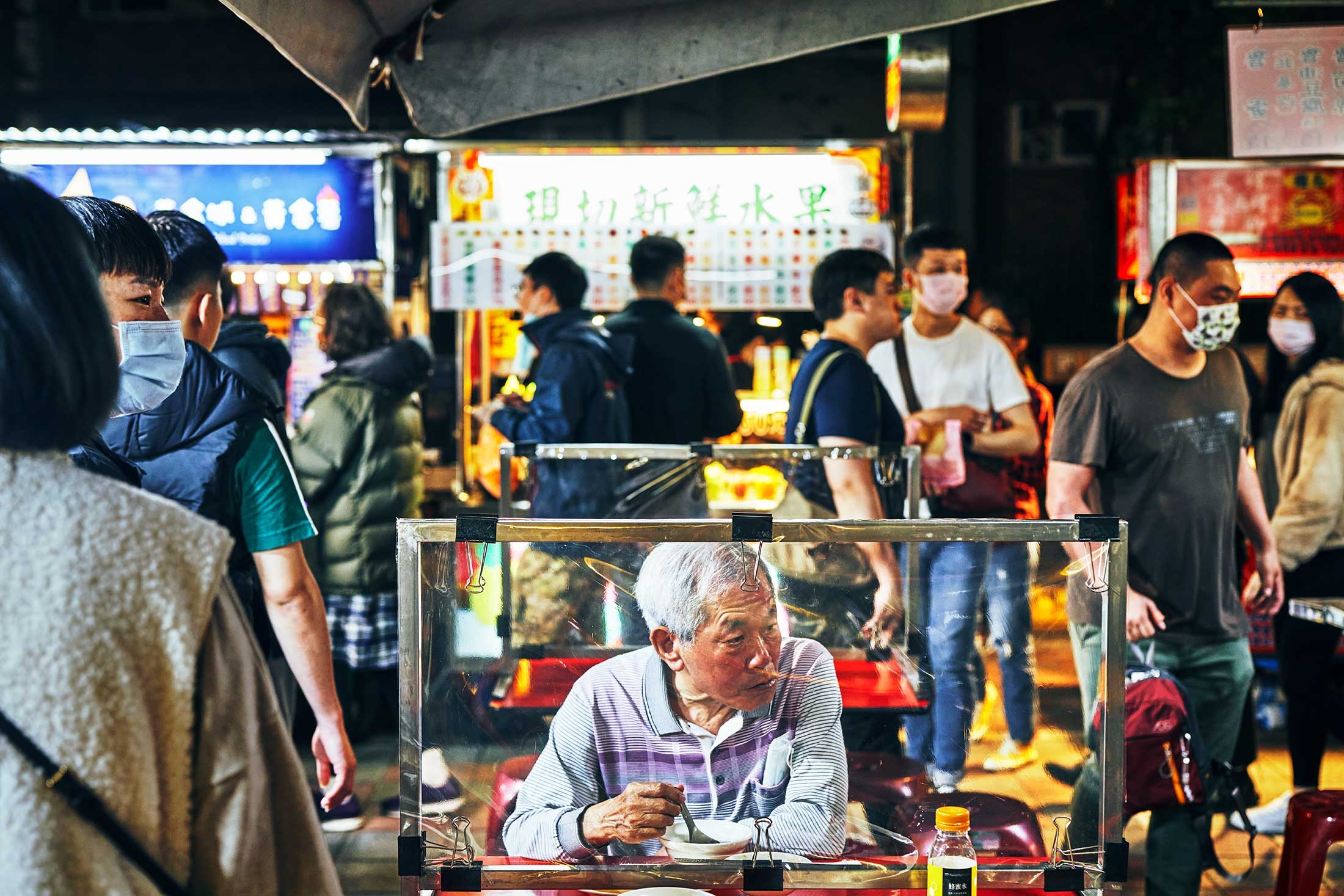 cho dem dai loan tap nap du vang khach quoc te anh 1