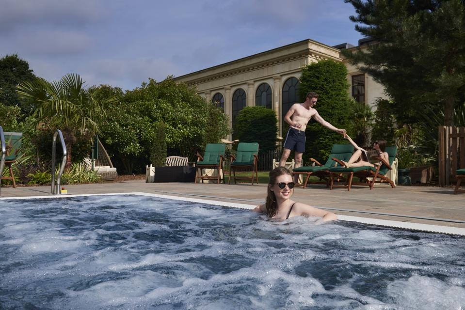 Dinh thu 79 trieu USD cua ty phu giau nhat chau A anh 4