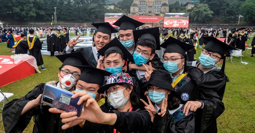 Gioi tre Trung Quoc do xo lam viec tai co quan nha nuoc hinh anh