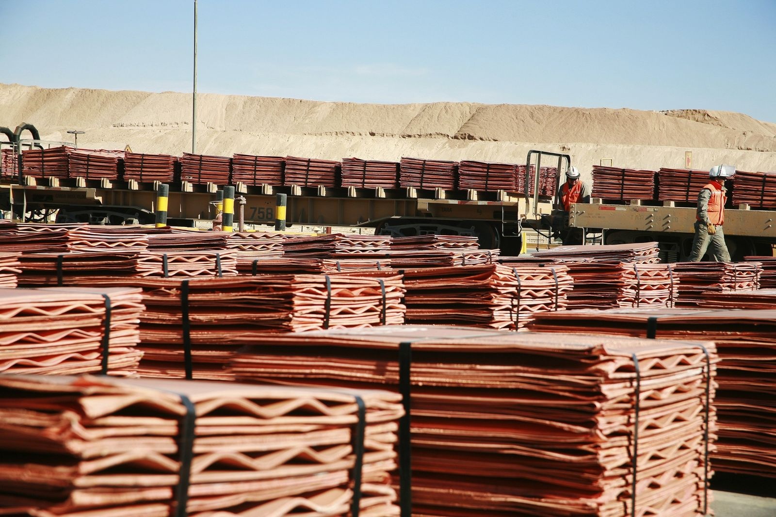 Bao gia hang hoa thoi bung lan song trom cuop toan cau hinh anh