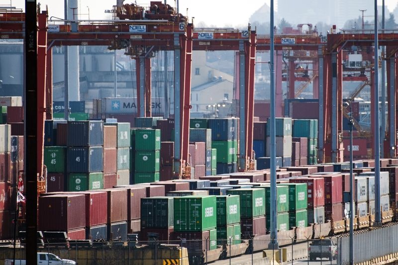 Van tai bien toan cau dut quang vi thuy thu khong duoc tiem vaccine hinh anh