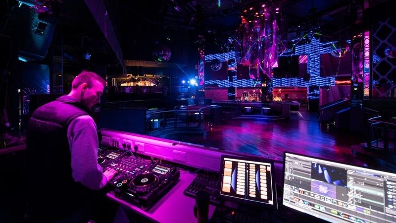 Hop dem o Anh ruc rich tro lai sau 16 thang dong cua hinh anh