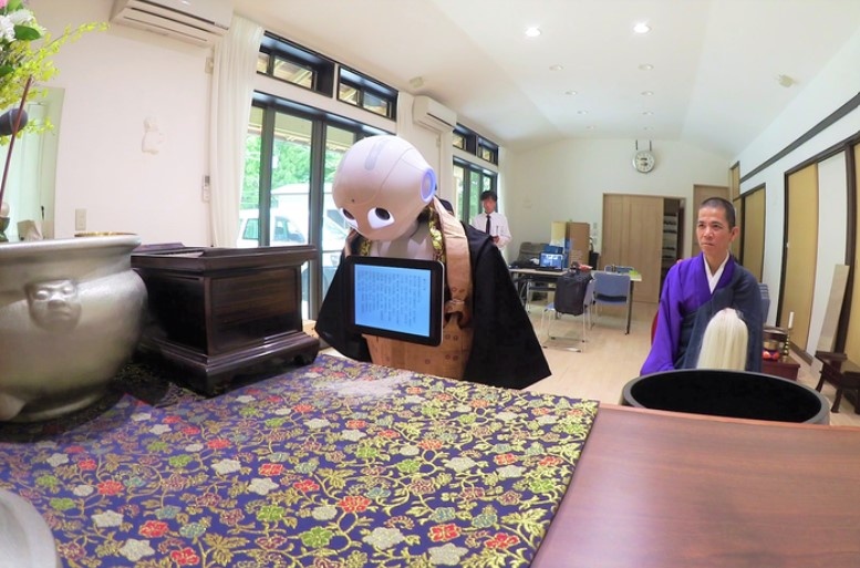 Robot ban hang cua SoftBank bi sa thai vi loi ky thuat hinh anh