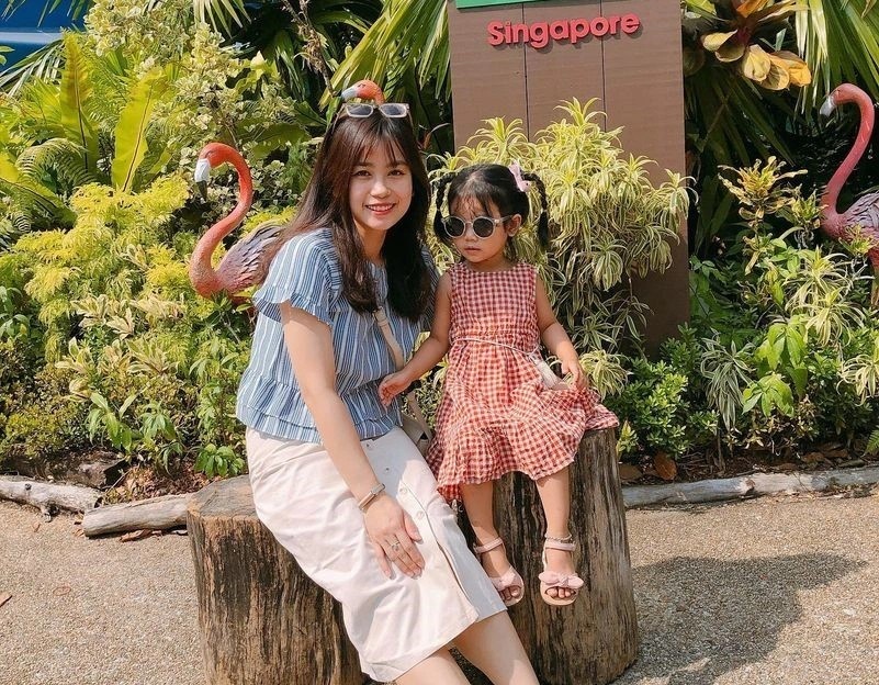 Du khach tre hao hung du lich Singapore sau dich hinh anh