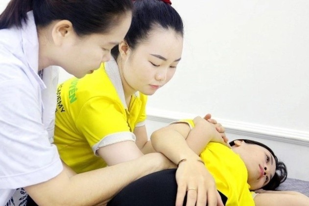 Video - Hoc ky thuat massage nang cao cung chuyen gia Thai Lan hinh anh