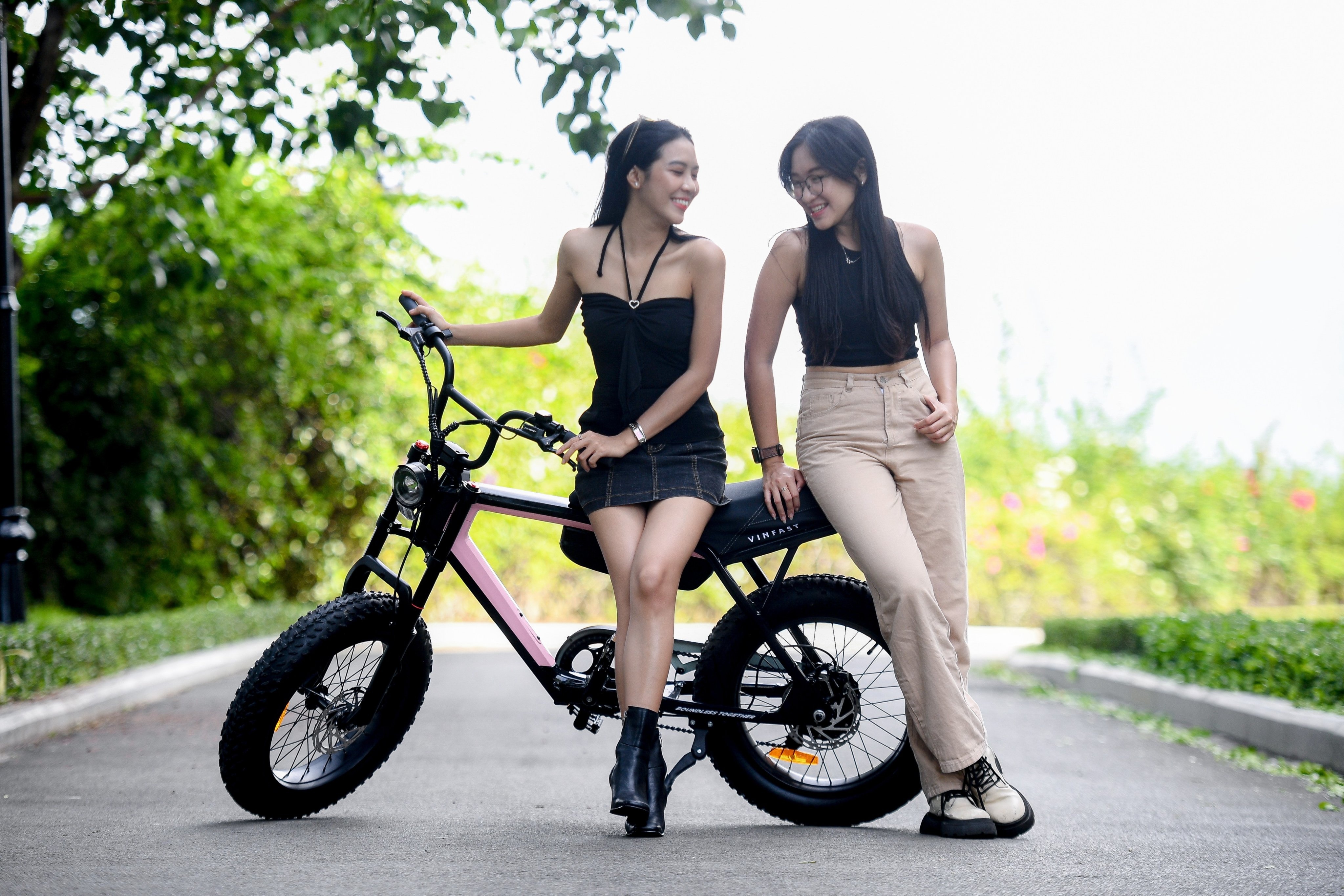 Xe dap dien VinFast: Phien ban nang cap tuoi tho hinh anh