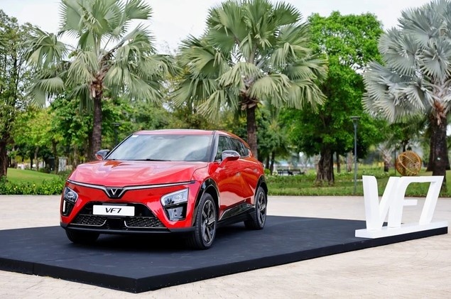 Vi sao nguoi dung ngay cang chuong xe dien? hinh anh