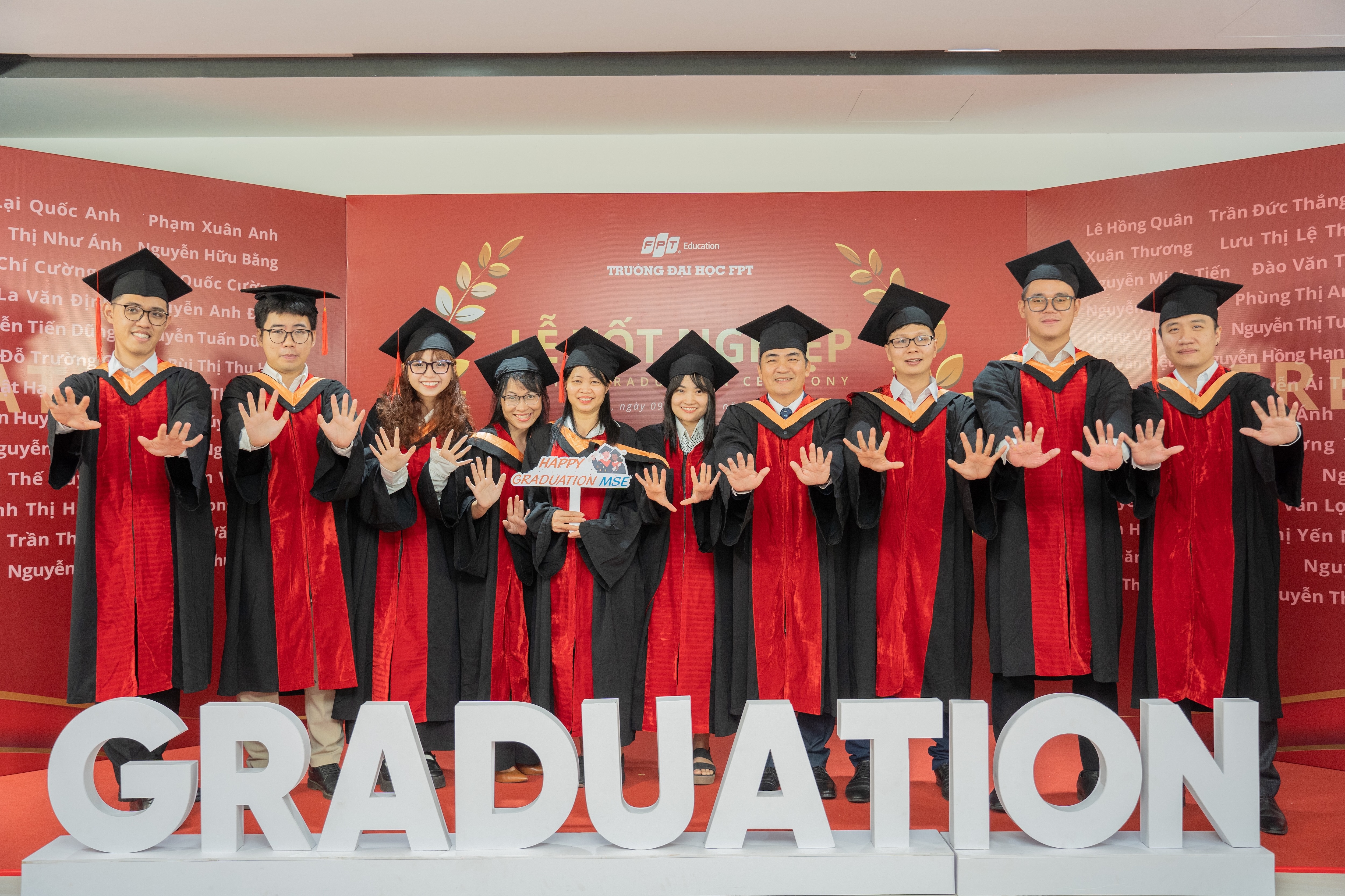 Bang Thac si CNTT: Loi the canh tranh hay khoan dau tu can can nhac? hinh anh