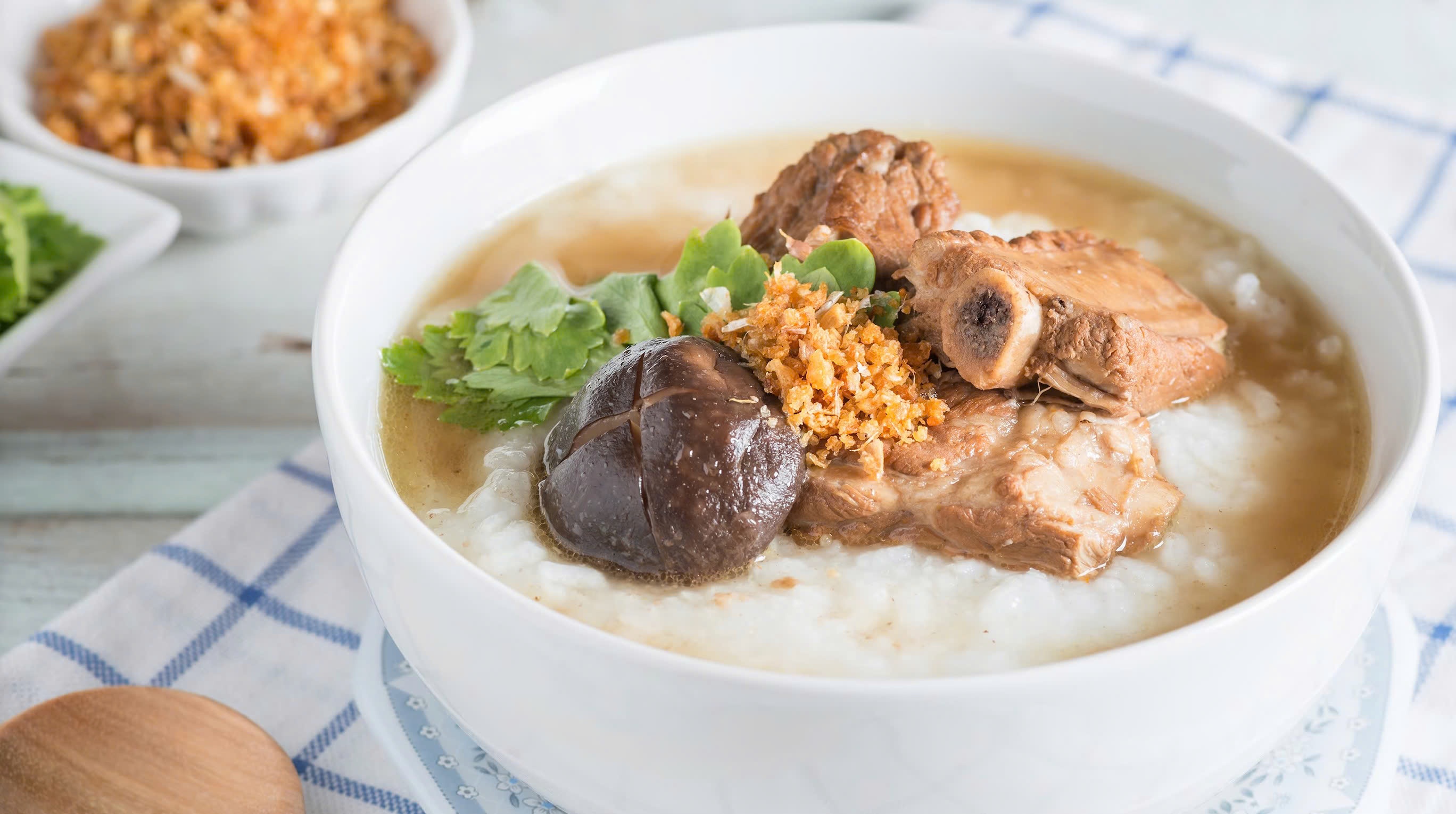 Goi y quan sang mo som, co the dat qua app cho khoi van phong TP.HCM hinh anh