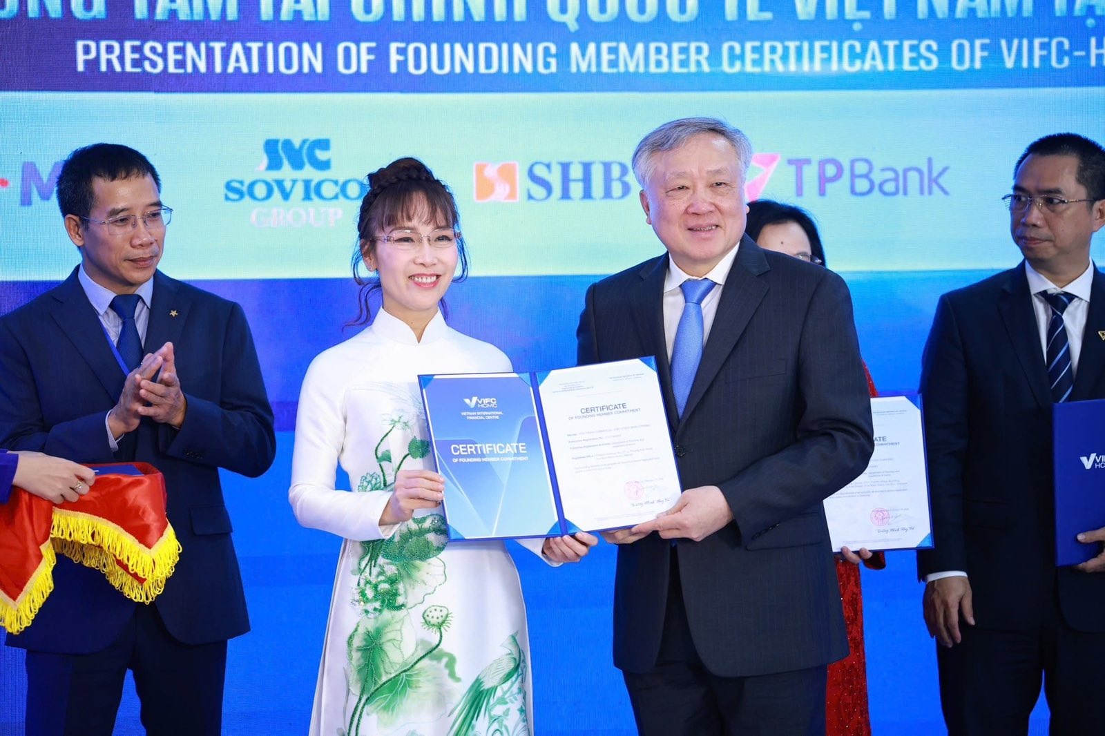 Ra mat Trung tam Tai chinh Quoc te Viet Nam tai TP.HCM hinh anh