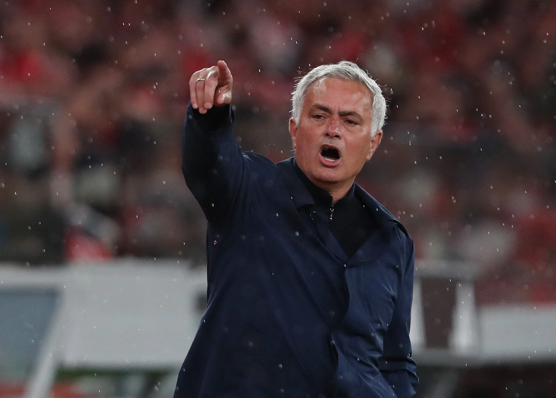 Ve Real, Mourinho lap tuc ra 'yeu sach' chuyen nhuong hinh anh