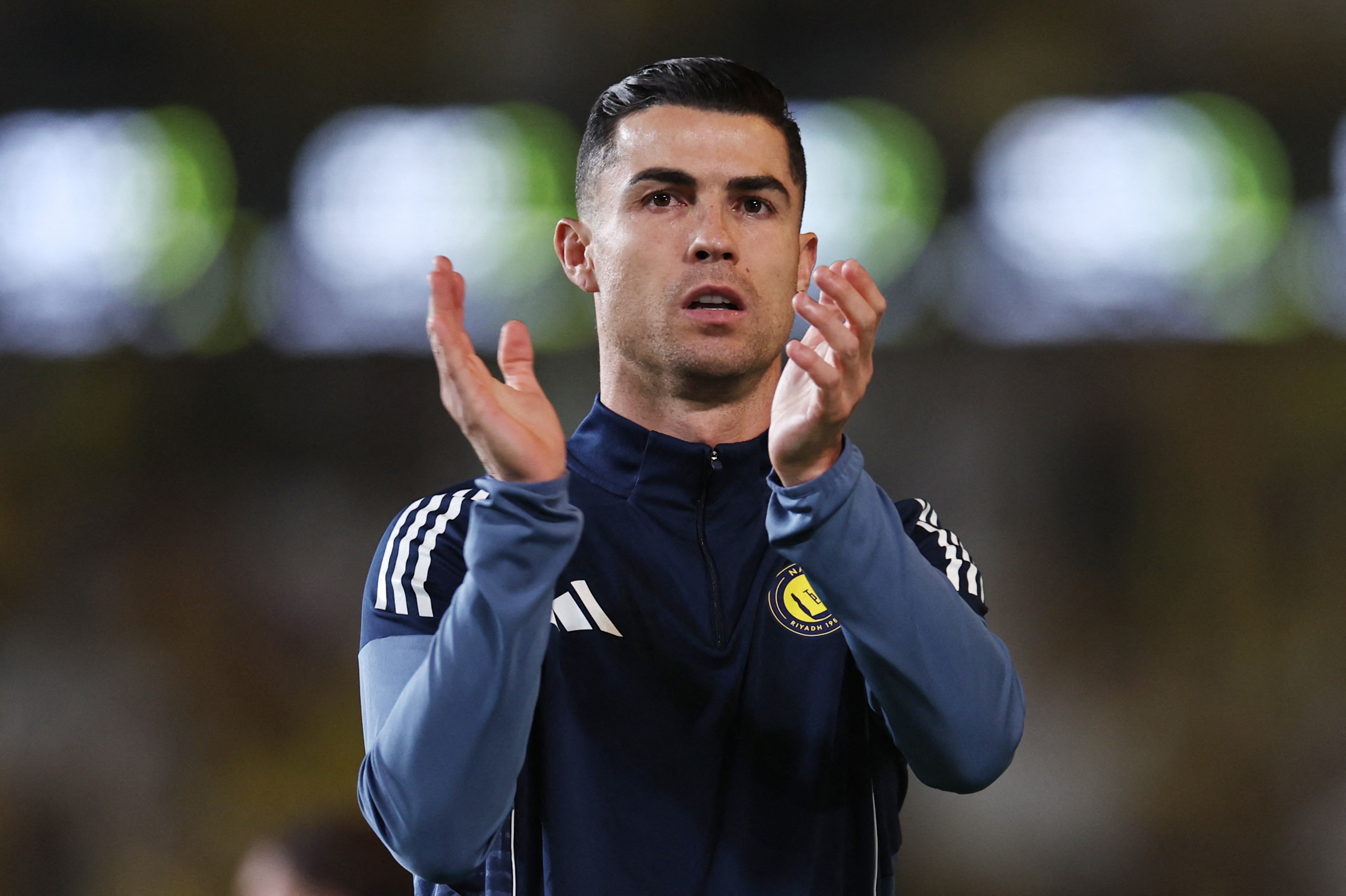 Ronaldo xa hoi cung gia dinh truoc them World Cup hinh anh