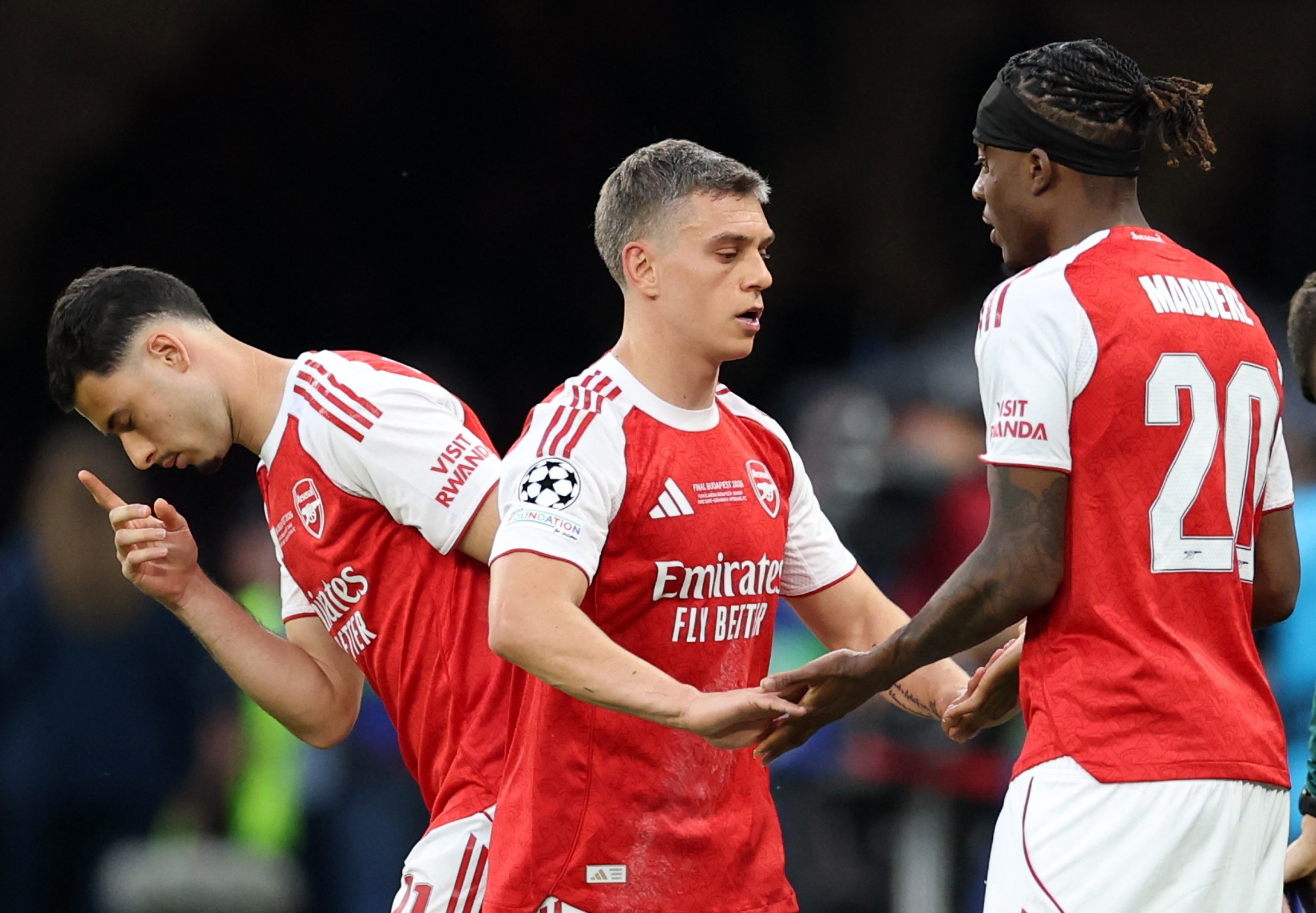 Lo dien ke hoach chuyen nhuong cua Arsenal hinh anh