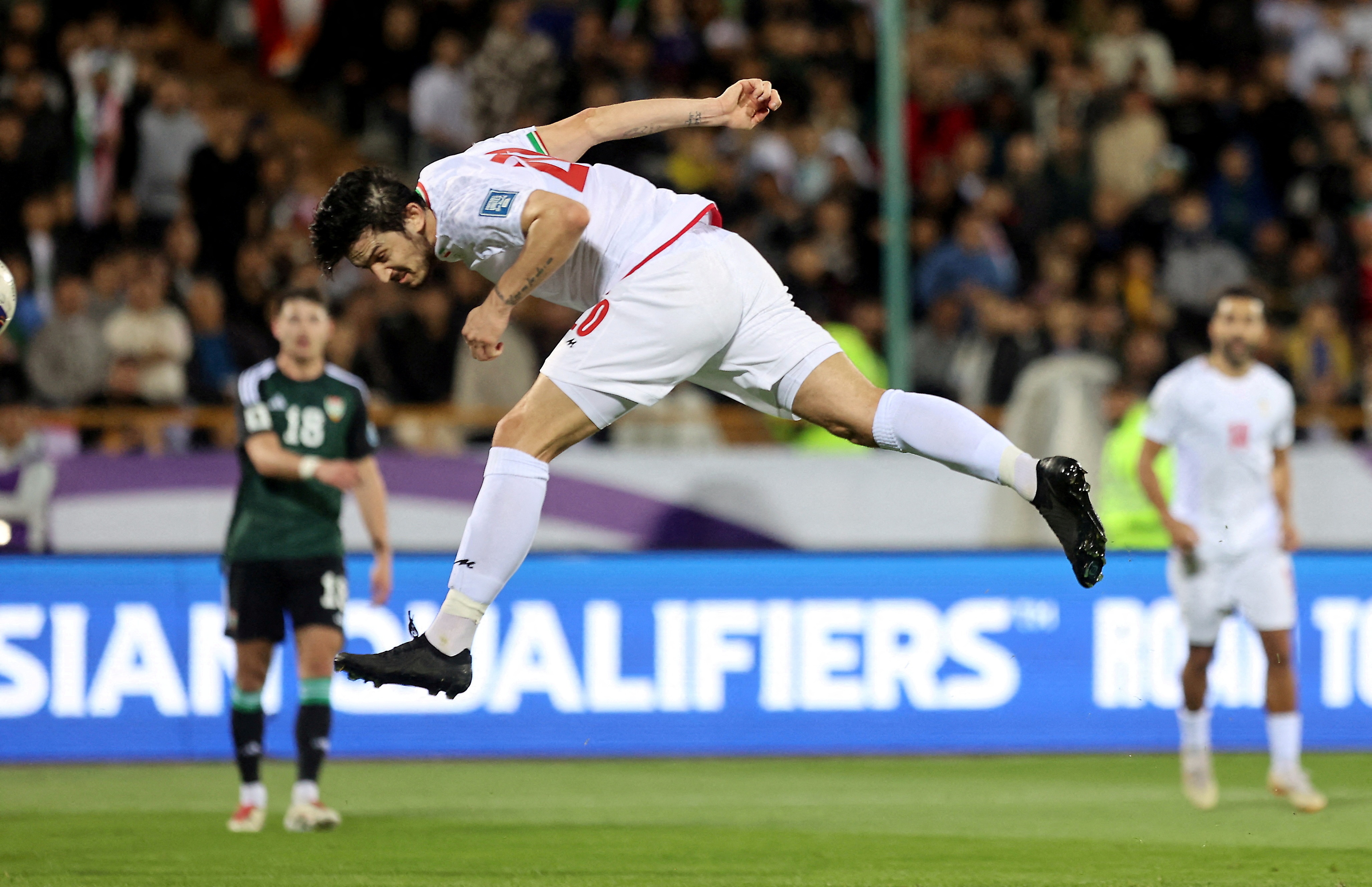 Ngoi sao so mot Iran mat suat du World Cup hinh anh