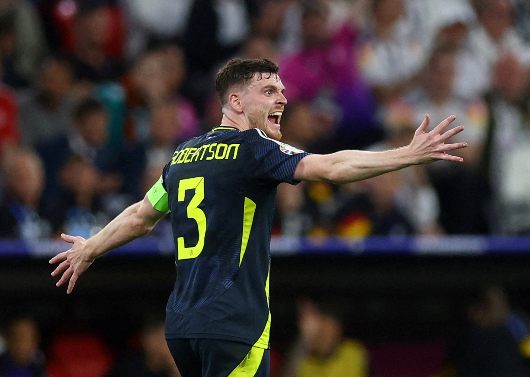 Robertson chinh thuc gia nhap Tottenham hinh anh