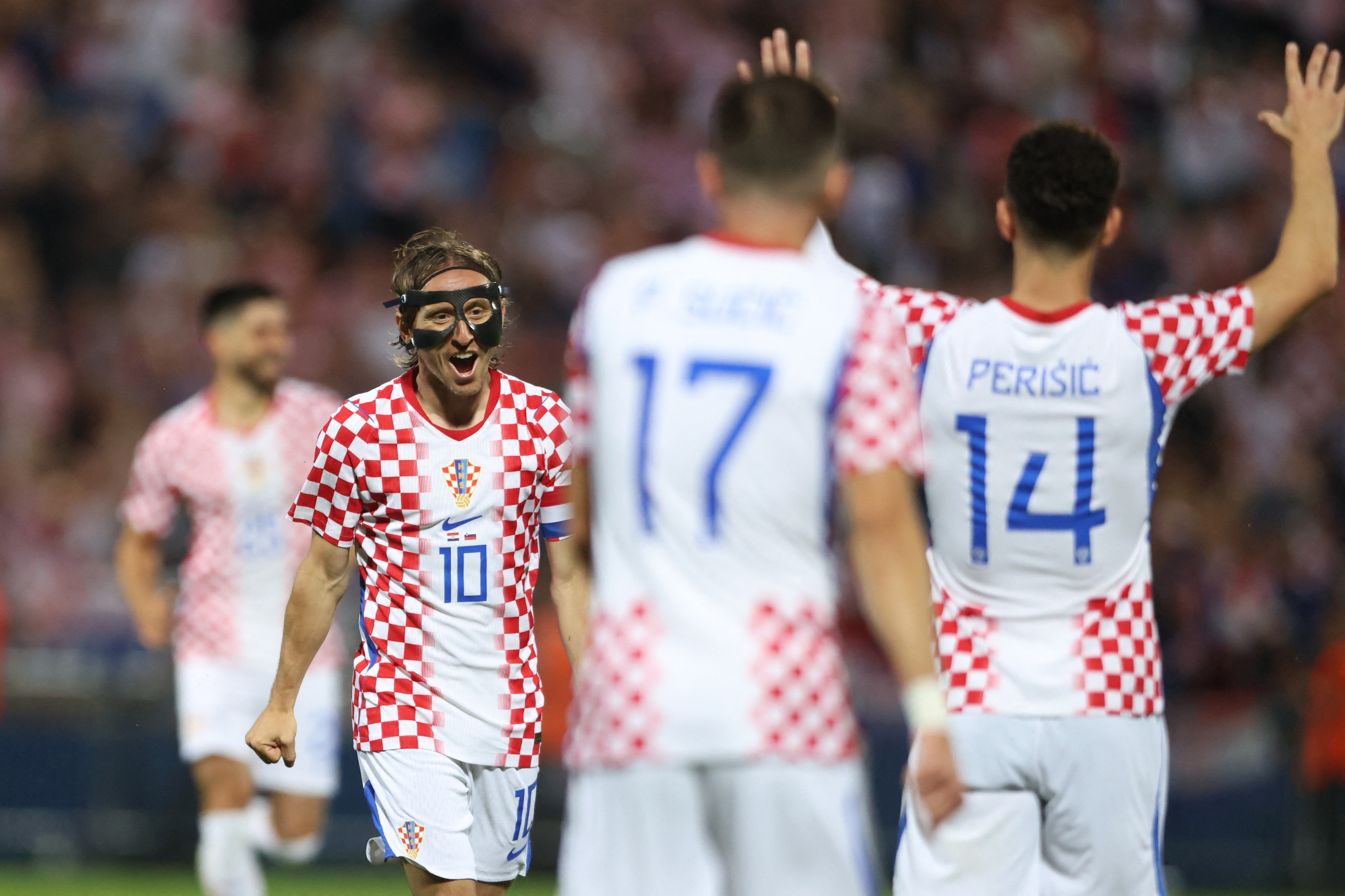 Sieu pham cua Modric giup Croatia ha Slovenia hinh anh