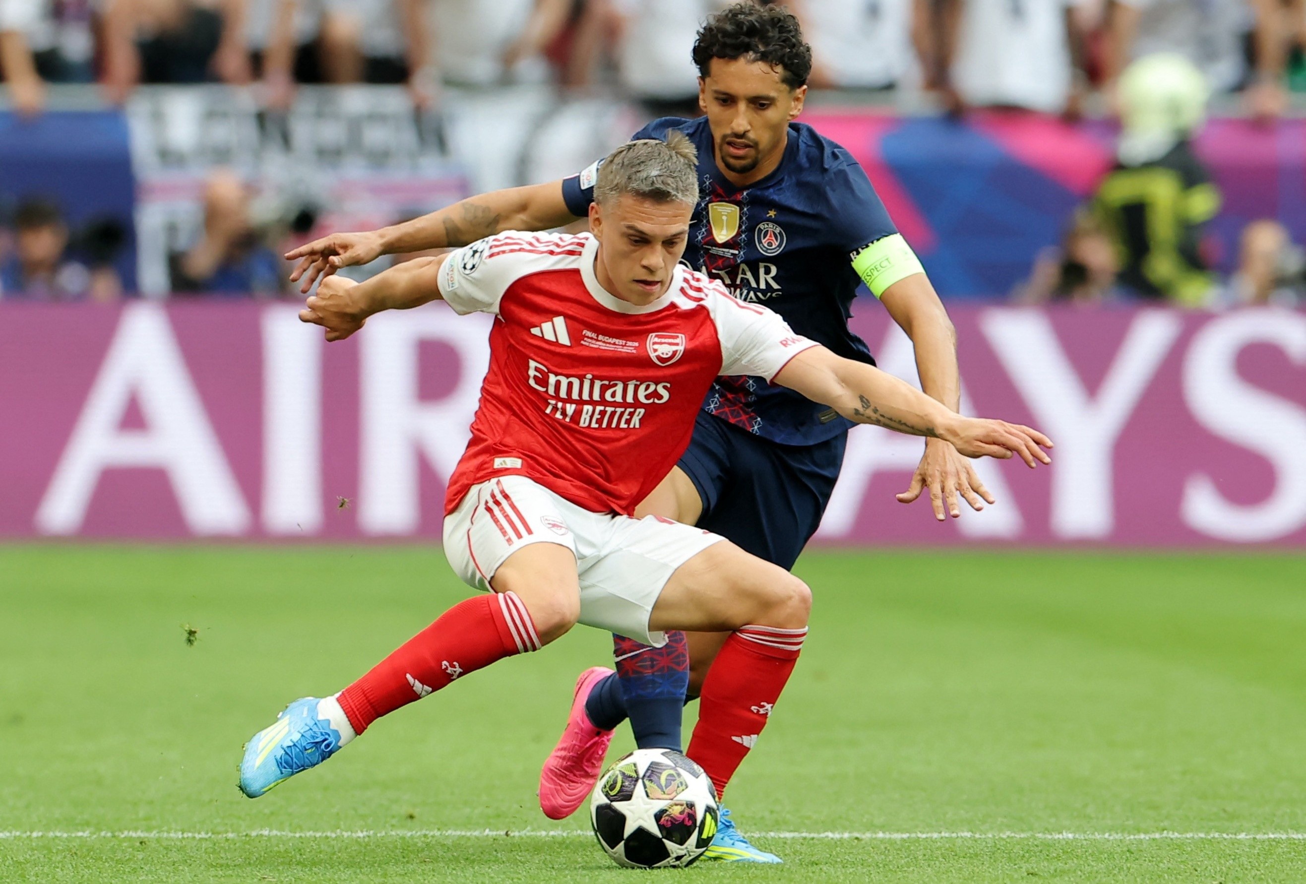 Arsenal rao ban 'cong than' vo dich Premier League hinh anh