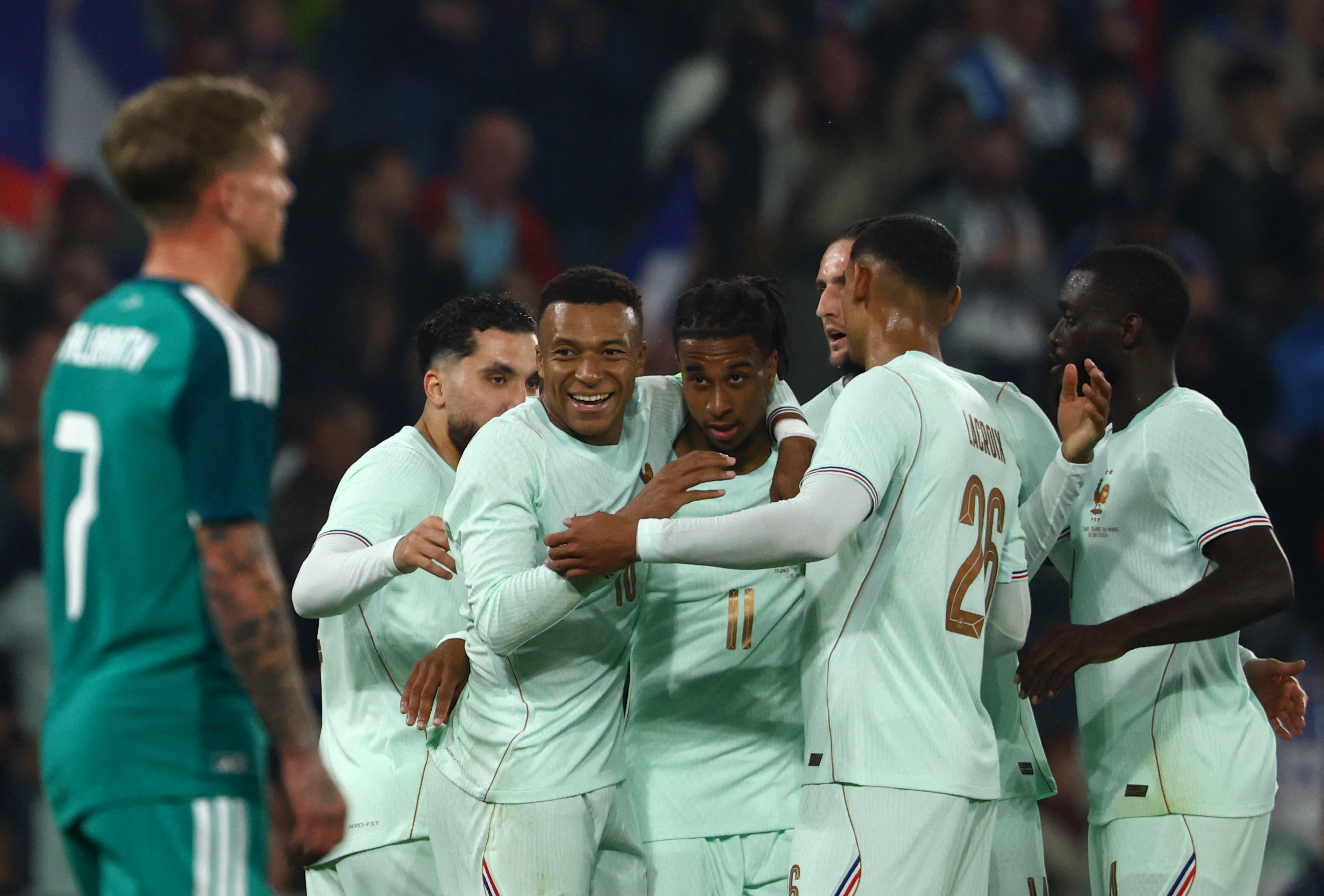 Olise lap hat-trick, Phap thang cach biet Bac Ireland hinh anh