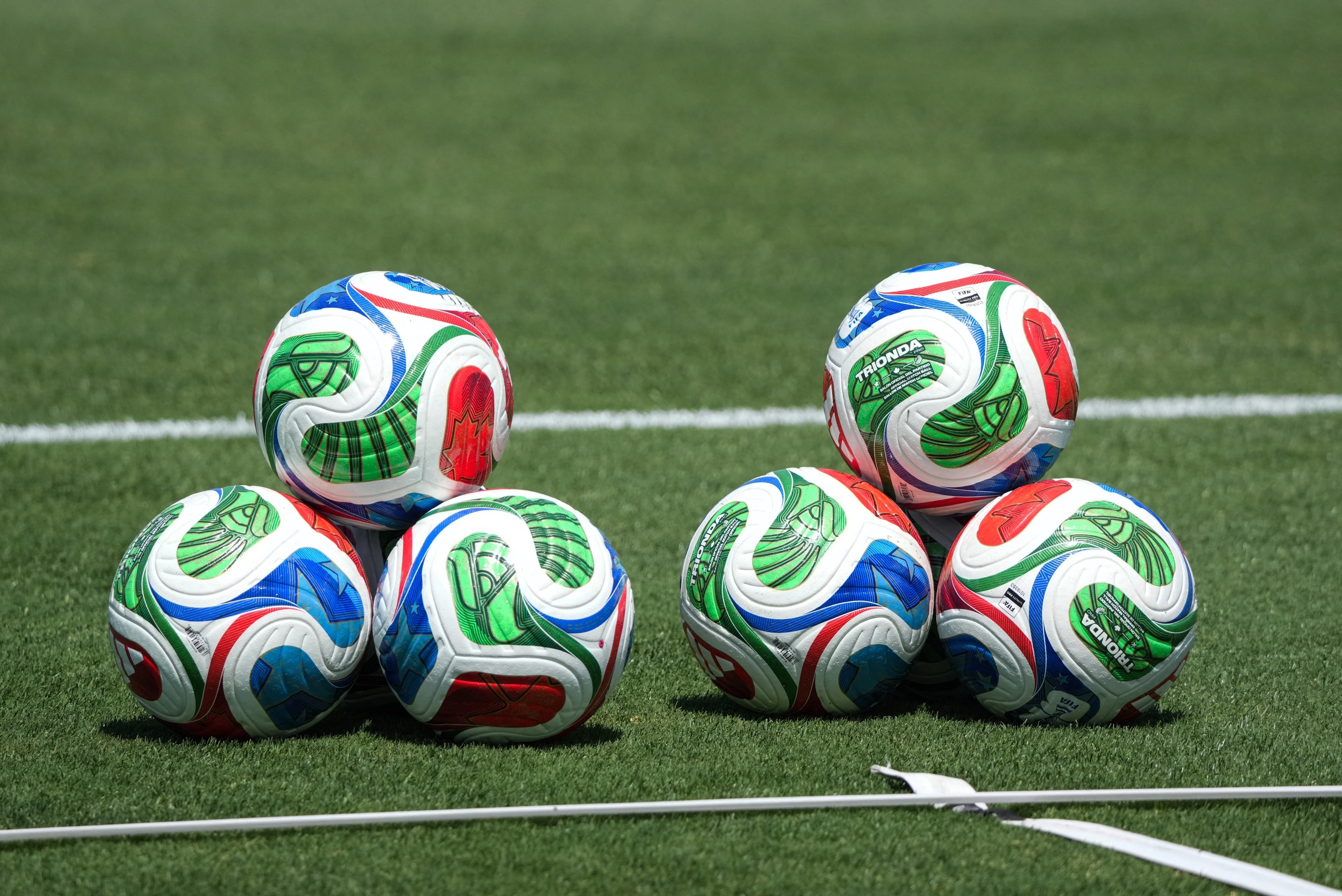 My truc xuat trong tai World Cup ngay tai san bay hinh anh