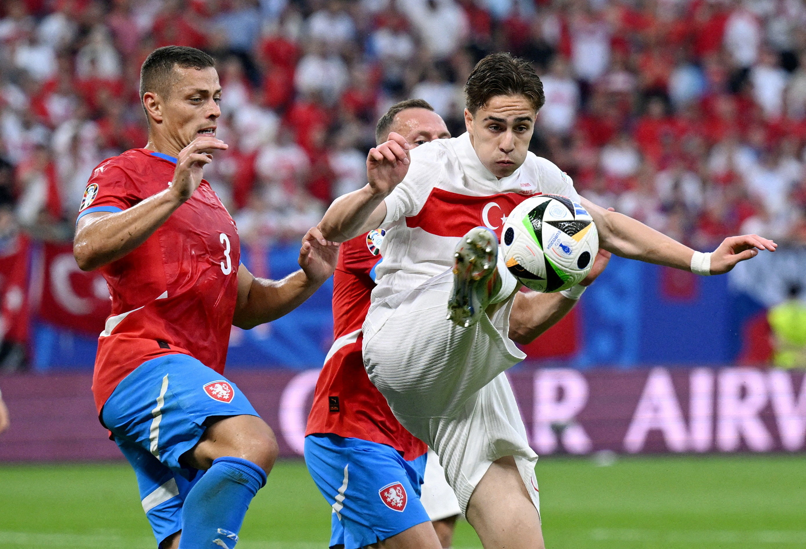 Arsenal vo mong mua sao Serie A hinh anh