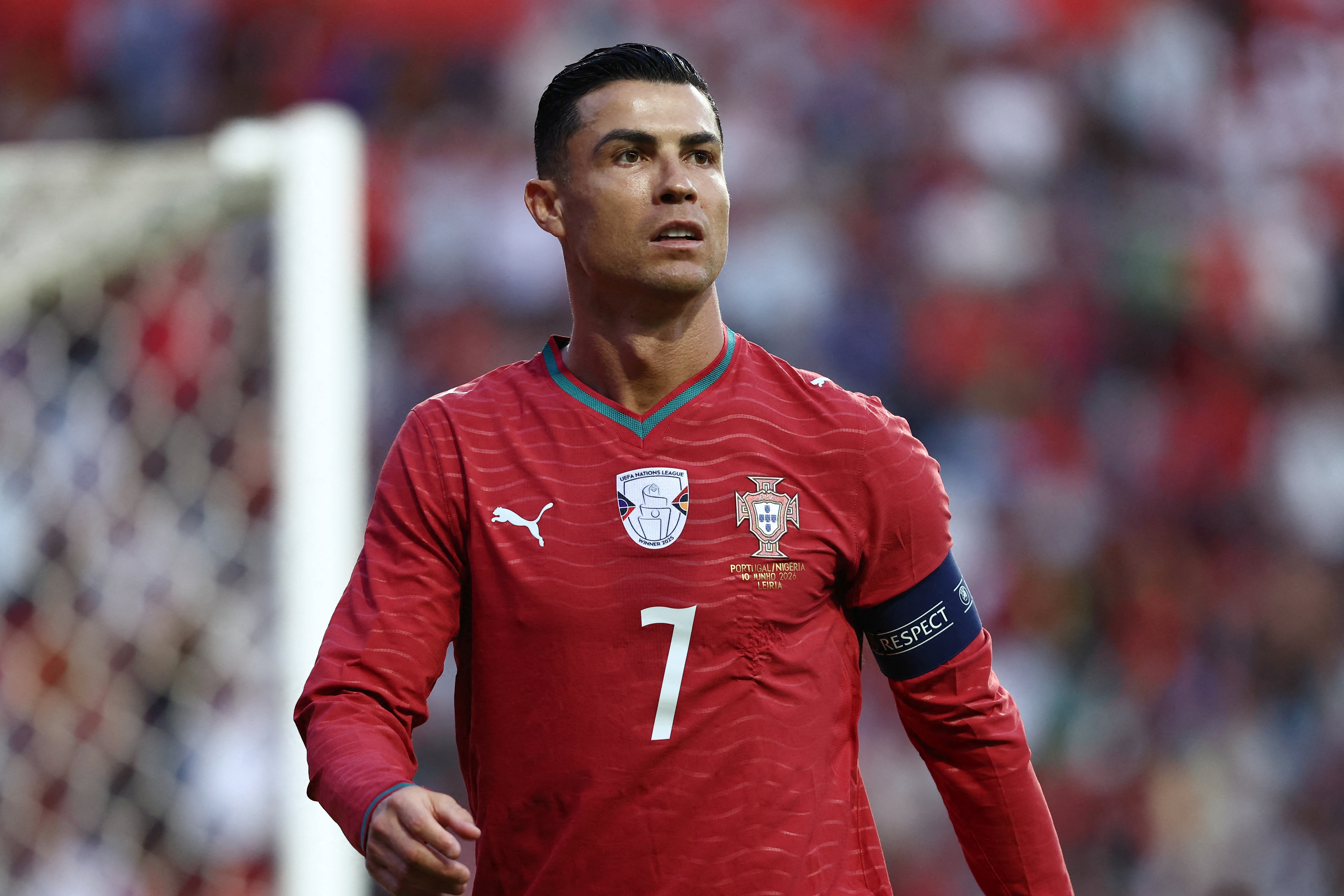 Ronaldo 'tit ngoi', Bo Dao Nha thang nhoc Nigeria hinh anh